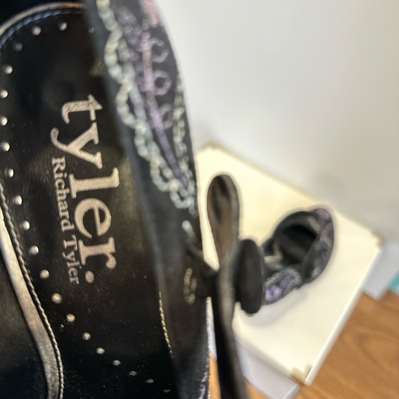 Embroidered Mary Jane Heels. - Picture 3 of 6